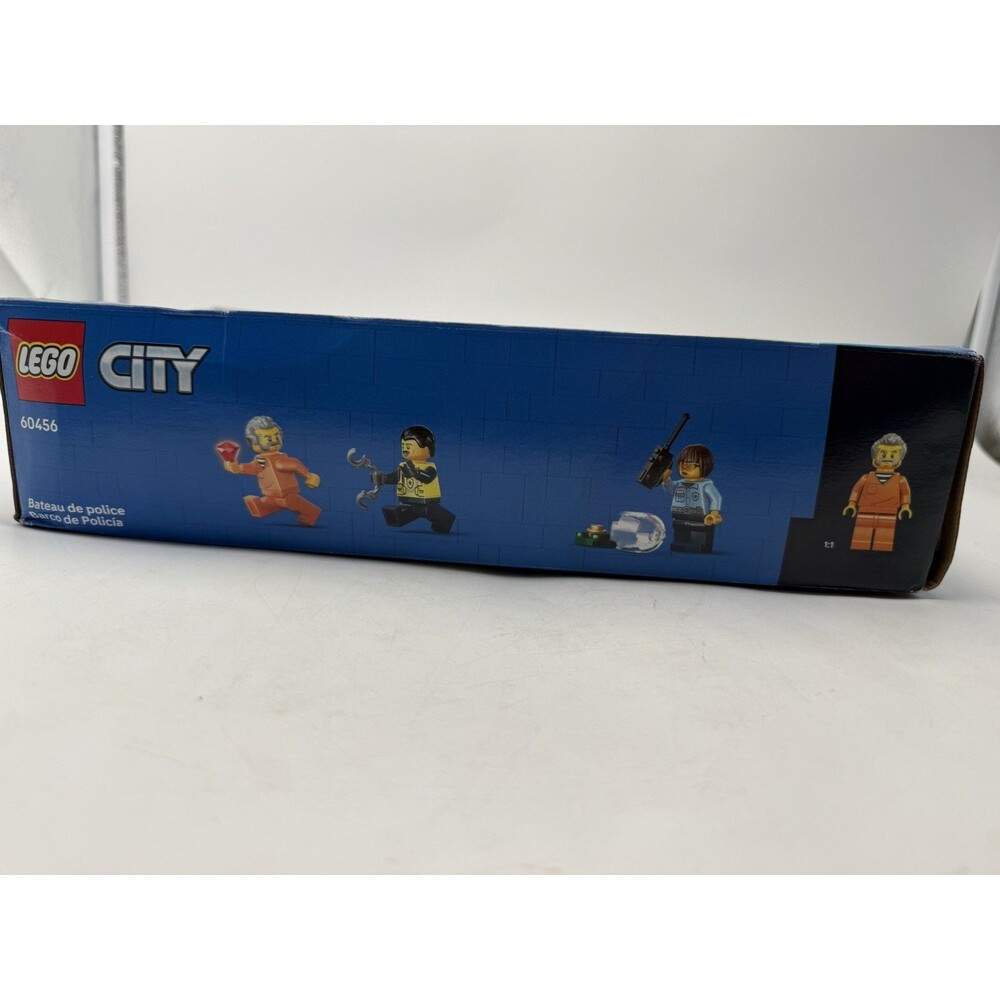 LEGO City Police Boat Chase Building Toy (60456) 264 Pieces 3 Minifigs + Shark - Picture 8 of 11